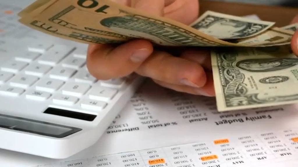 A smartphone screen showing a budgeting app, helping gig workers manage variable income
